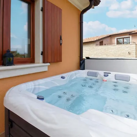 Apartment Enrico - Two Bedroom Apartment With Jacuzzi Apartment