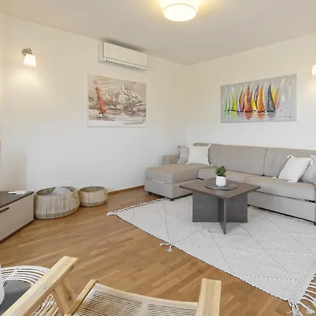 Apartment Apartment Enrico - Two Bedroom Apartment With Jacuzzi *