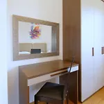 아파트 Enrico - Two Bedroom With Jacuzzi
