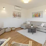 아파트 Enrico - Two Bedroom With Jacuzzi *