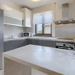 아파트 Enrico - Two Bedroom With Jacuzzi 포레치