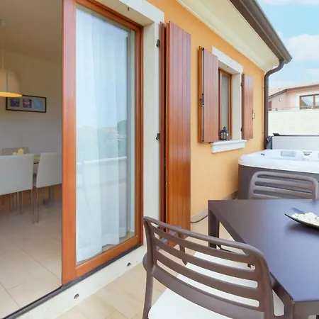 Apartment Enrico - Two Bedroom Apartment With Jacuzzi Poreč