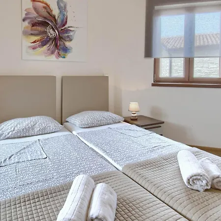 Apartment Enrico - Two Bedroom Apartment With Jacuzzi * Poreč