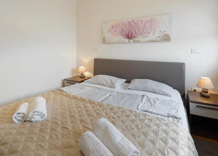 Enrico - Two Bedroom With Jacuzzi Lejlighed