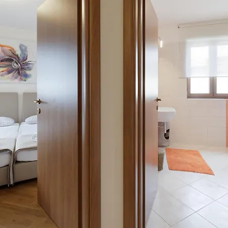 Enrico - Two Bedroom With Jacuzzi