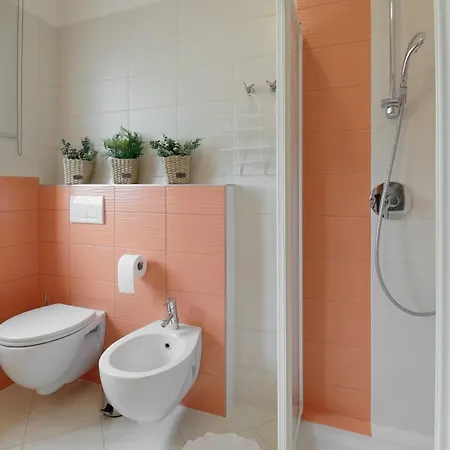 Enrico - Two Bedroom With Jacuzzi Apartament *